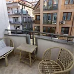 Niko\'S 2 Bedroom Central Apartment