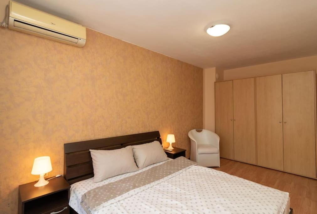 Niko's 2 Bedroom *