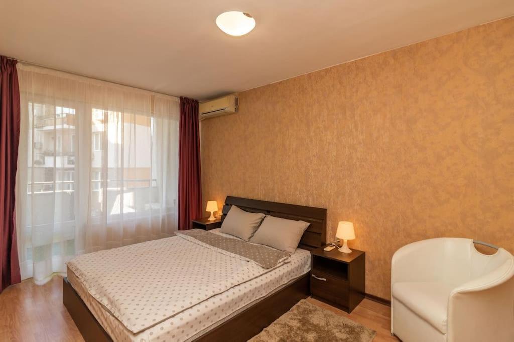 Niko's 2 Bedroom *