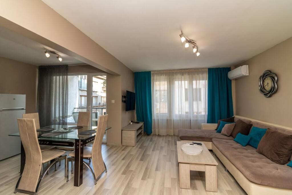 Niko's 2 Bedroom